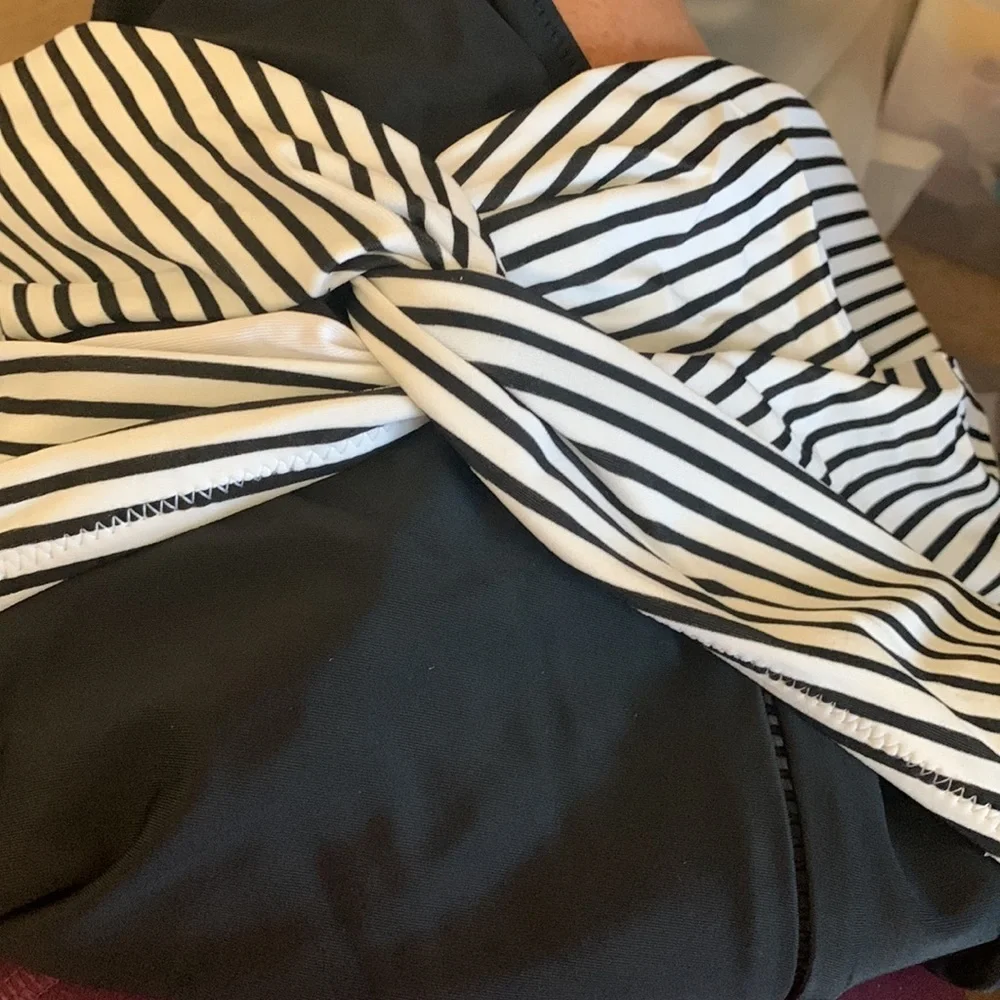 Cupshe Striped Twist Scoop Back One-Piece Swimsuit